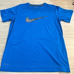 Nike dry fit short sleeve size medium